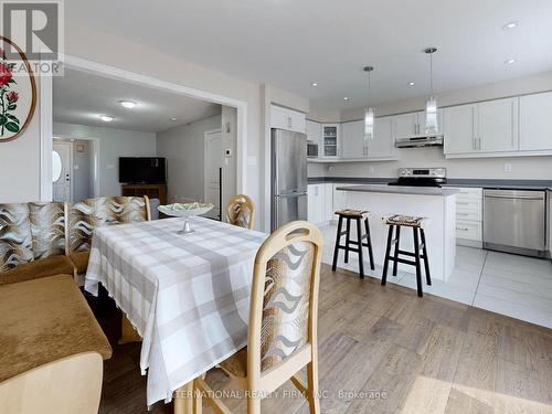 Modern kitchen with Centre Island - 110 Swenson Street, New Tecumseth, ON - Indoor