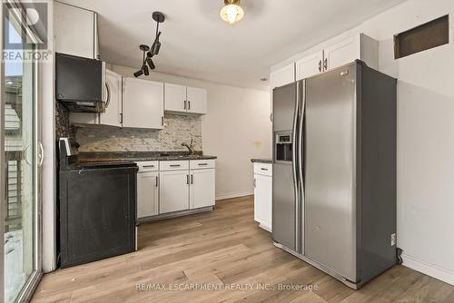 218 East 8Th Street, Hamilton, ON - Indoor Photo Showing Kitchen