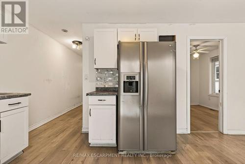 218 East 8Th Street, Hamilton, ON - Indoor Photo Showing Kitchen