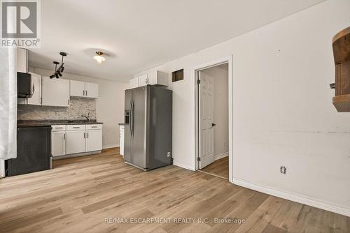 218 East 8Th Street, Hamilton, ON - Indoor Photo Showing Kitchen