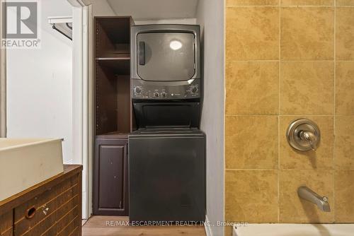 218 East 8Th Street, Hamilton, ON - Indoor Photo Showing Laundry Room