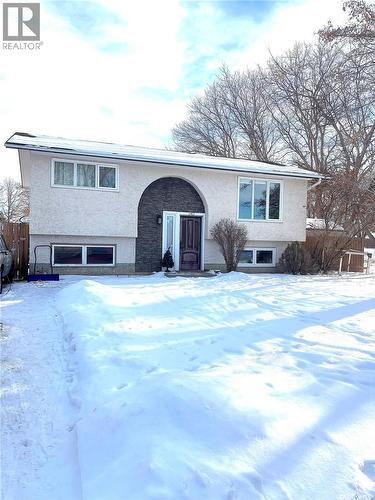 1403 Sioux CRESCENT SW  Moose Jaw, SK S6H 7C8
