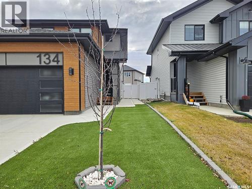 134 Chelsom Bend, Saskatoon, SK - Outdoor
