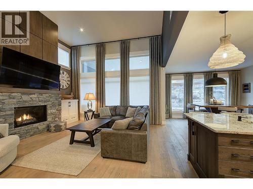 5499 Mountainside Drive, Kelowna, BC - Indoor Photo Showing Living Room With Fireplace