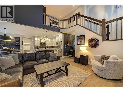 5499 Mountainside Drive, Kelowna, BC - Indoor Photo Showing Living Room
