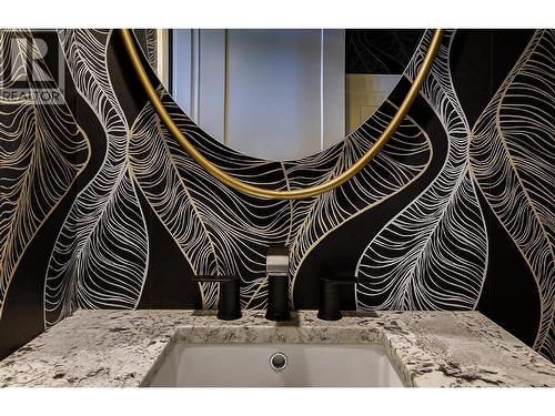 5499 Mountainside Drive, Kelowna, BC - Indoor Photo Showing Bathroom