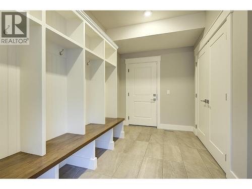 5499 Mountainside Drive, Kelowna, BC - Indoor