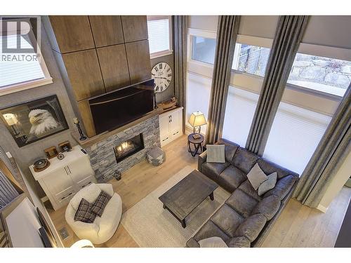 5499 Mountainside Drive, Kelowna, BC - Indoor Photo Showing Living Room With Fireplace