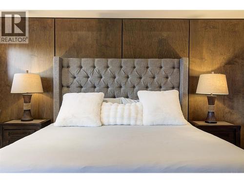 5499 Mountainside Drive, Kelowna, BC - Indoor Photo Showing Bedroom