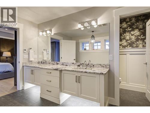5499 Mountainside Drive, Kelowna, BC - Indoor Photo Showing Bathroom