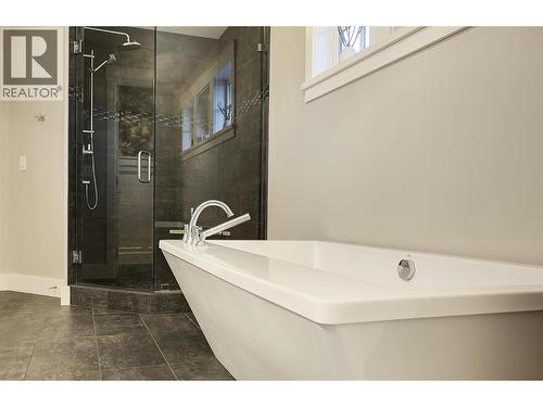 5499 Mountainside Drive, Kelowna, BC - Indoor Photo Showing Bathroom