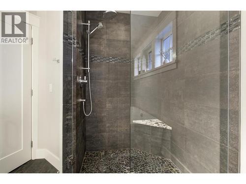 5499 Mountainside Drive, Kelowna, BC - Indoor Photo Showing Bathroom