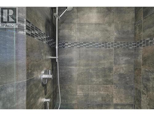 5499 Mountainside Drive, Kelowna, BC - Indoor Photo Showing Bathroom