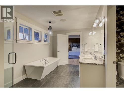 5499 Mountainside Drive, Kelowna, BC - Indoor Photo Showing Bathroom
