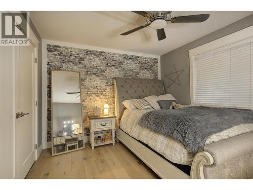 5499 Mountainside Drive, Kelowna, BC - Indoor Photo Showing Bedroom