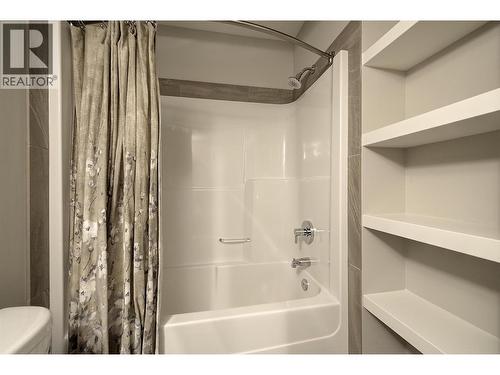 5499 Mountainside Drive, Kelowna, BC - Indoor Photo Showing Bathroom