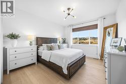 Bright & private primary suite with a luxurious censuite - 