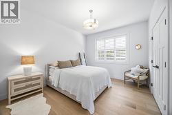 Secondary bedroom on the upper level - 