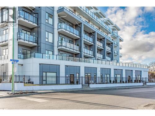 1381 Belaire Avenue, Kelowna, BC - Outdoor