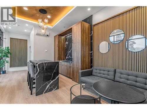 1381 Belaire Avenue, Kelowna, BC - Indoor