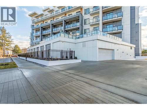 1381 Belaire Avenue, Kelowna, BC - Outdoor