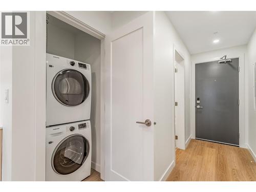 1380 Pridham Avenue Unit# 305, Kelowna, BC - Indoor Photo Showing Laundry Room