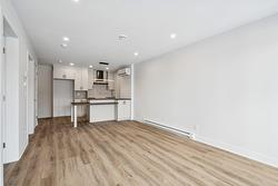 205-402 Av. Barron  Lachute, QC J8H 4L6