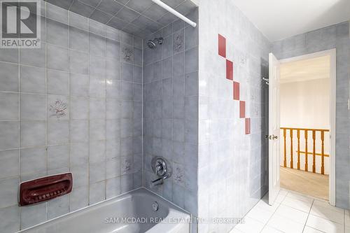 2093 The Chase, Mississauga, ON - Indoor Photo Showing Bathroom