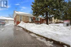 LOWER UNIT - 105 HART AVENUE  Toronto, ON M1K 3H3