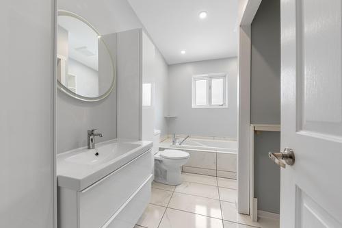 Salle de bains - 94 Rue Hébert, Napierville, QC - Indoor Photo Showing Bathroom