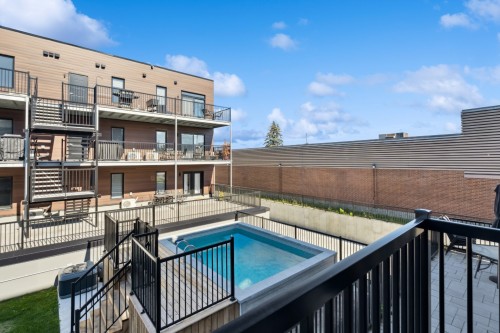 Piscine - 105-85 Rue Lachapelle E., Saint-Rémi, QC - Outdoor