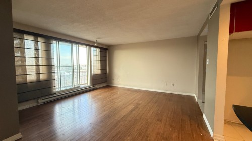 Living room - 1003-11115 Boul. Cavendish, Montréal (Saint-Laurent), QC - Indoor Photo Showing Other Room