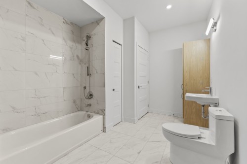 Bathroom - 208-3328 Rue Masson, Montréal (Rosemont/La Petite-Patrie), QC - Indoor Photo Showing Bathroom