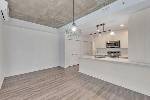 Salon - 312-1295 Rue Des Carrières, Montréal (Rosemont/La Petite-Patrie), QC - Indoor Photo Showing Kitchen