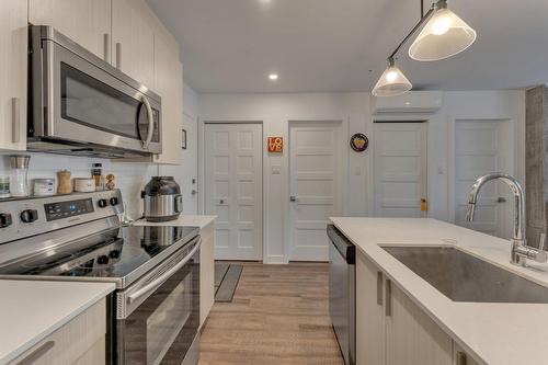 Cuisine - 313-1295 Rue Des Carrières, Montréal (Rosemont/La Petite-Patrie), QC - Indoor Photo Showing Kitchen