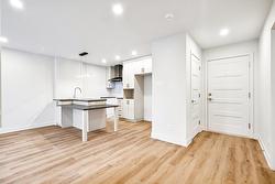 204-402 Av. Barron  Lachute, QC J8H 4L6