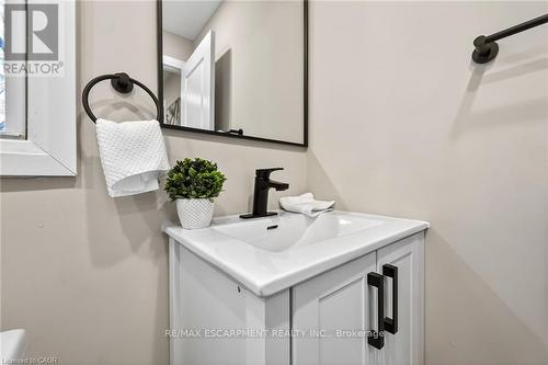 156 Walter Avenue N, Hamilton, ON - Indoor Photo Showing Bathroom