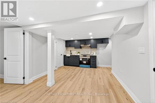 156 Walter Avenue N, Hamilton, ON - Indoor Photo Showing Kitchen