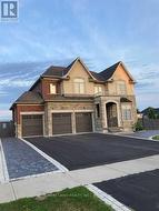 2 CASTLE MOUNTAIN COURT  King, ON L7B 0A3