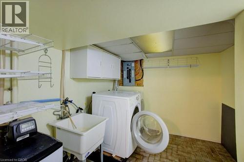36 Fox Run, Barrie, ON - Indoor Photo Showing Laundry Room