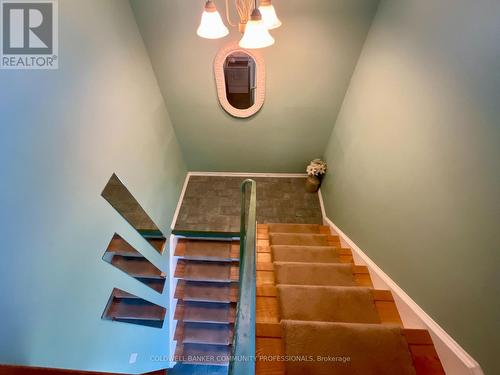 4 Rosanne Crescent, Hamilton, ON - Indoor Photo Showing Other Room