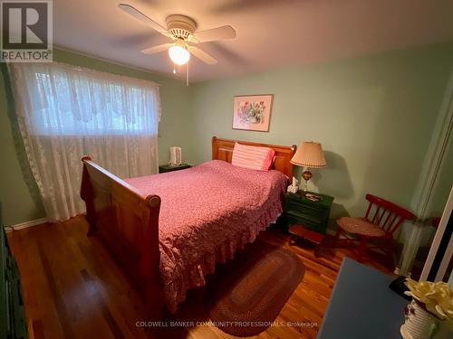 4 Rosanne Crescent, Hamilton, ON - Indoor Photo Showing Bedroom