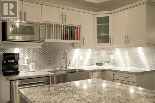 142 Rebecca Street, Oakville, ON - Indoor Photo Showing Kitchen With Stainless Steel Kitchen With Upgraded Kitchen