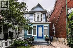 84 CAMBRIDGE AVENUE  Toronto, ON M4K 2L4