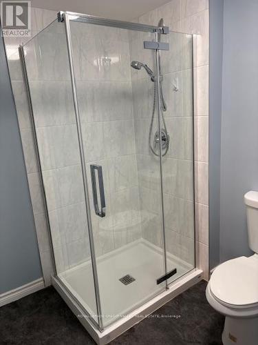 2502 Trident Avenue, Mississauga, ON - Indoor Photo Showing Bathroom