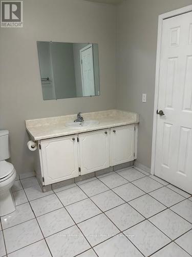 2502 Trident Avenue, Mississauga, ON - Indoor Photo Showing Bathroom