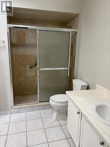 2502 Trident Avenue, Mississauga, ON - Indoor Photo Showing Bathroom