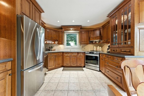 3 Atkins Drive, Hamilton, ON - Indoor Photo Showing Kitchen