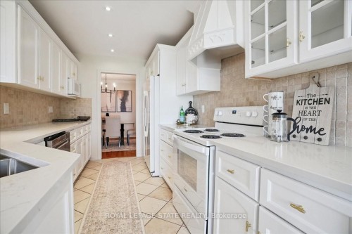 55 Edgewater Drive, Hamilton, ON - Indoor Photo Showing Kitchen