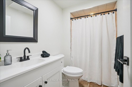 55 Edgewater Drive, Hamilton, ON - Indoor Photo Showing Bathroom